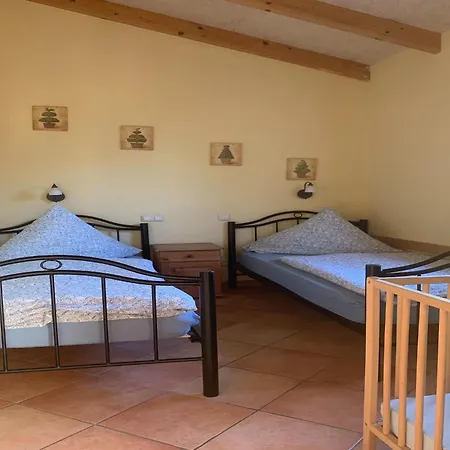 Peaceful Garden Stay, Cleaning Included Ferienhaus