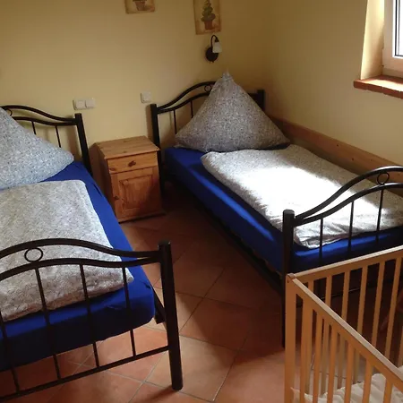 Peaceful Garden Stay, Cleaning Included Ferienhaus